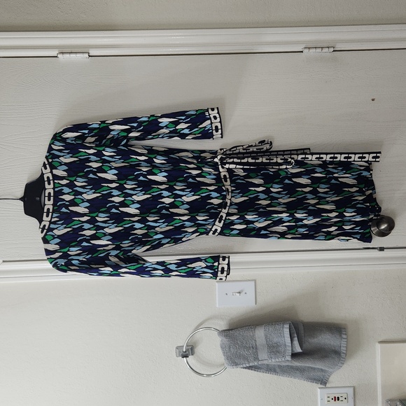 Diane Von Furstenberg-Julian Two Mini Banded dress.  Size 8. - Picture 2 of 10